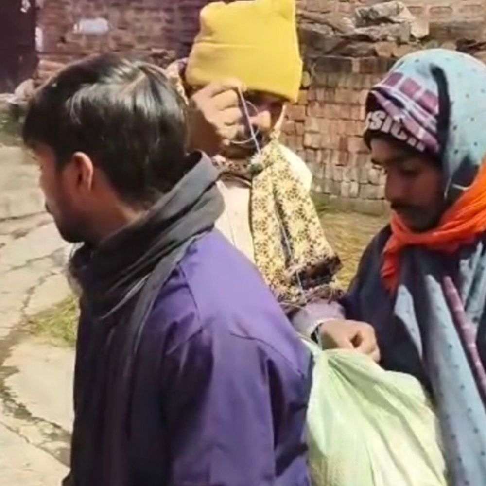 शेखपुरा में 56 पाउच शराब के साथ दो तस्कर अरेस्ट:नालंदा से बाइक पर शराब की खेप लेकर पहुंचे थे, FIR दर्ज