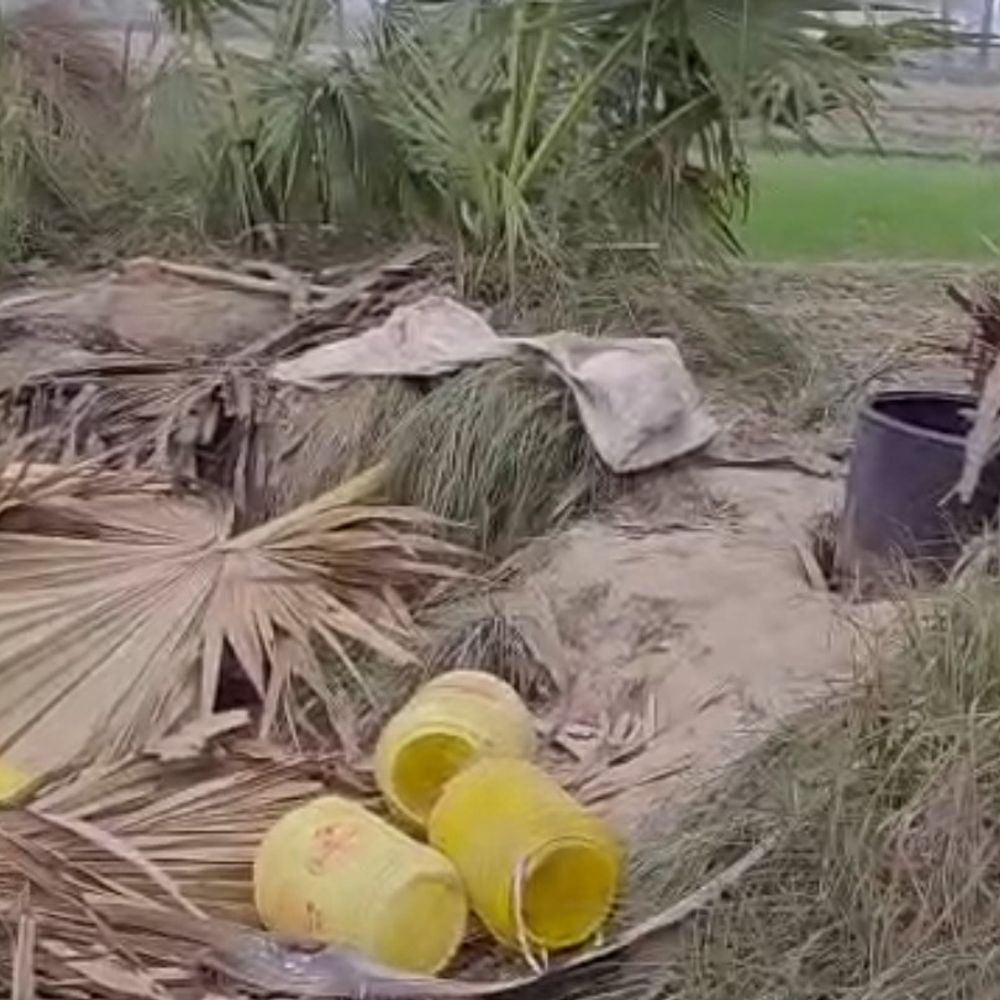 नवादा में अवैध शराब भट्टी पर पुलिस की छापेमारी:नए साल से पहले महुआ शराब जब्त, उपकरण बरामद; माफिया मौके से भागा