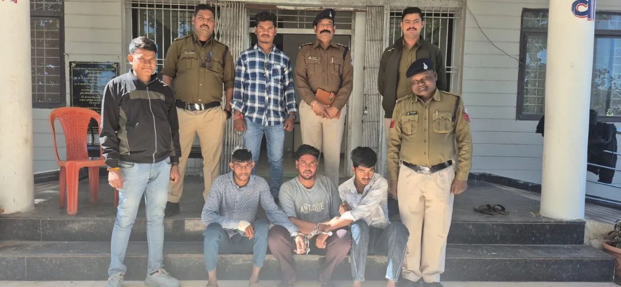 पत्नी ने अपने प्रेमी व उसके साथियों के साथ मिलकर कराई पति की हत्या