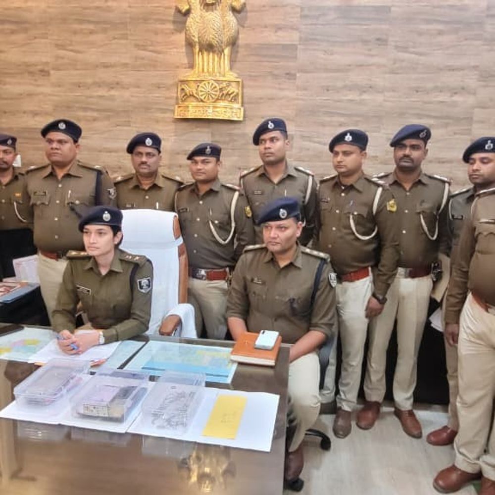 पूर्णिया में जुआ खेल रहे 13 लोग गिरफ्तार:1.90 लाख कैश, 10 मोबाइल के साथ पुलिस ने दबोचा, लंबे वक्त से चल रहा था अवैध धंधा