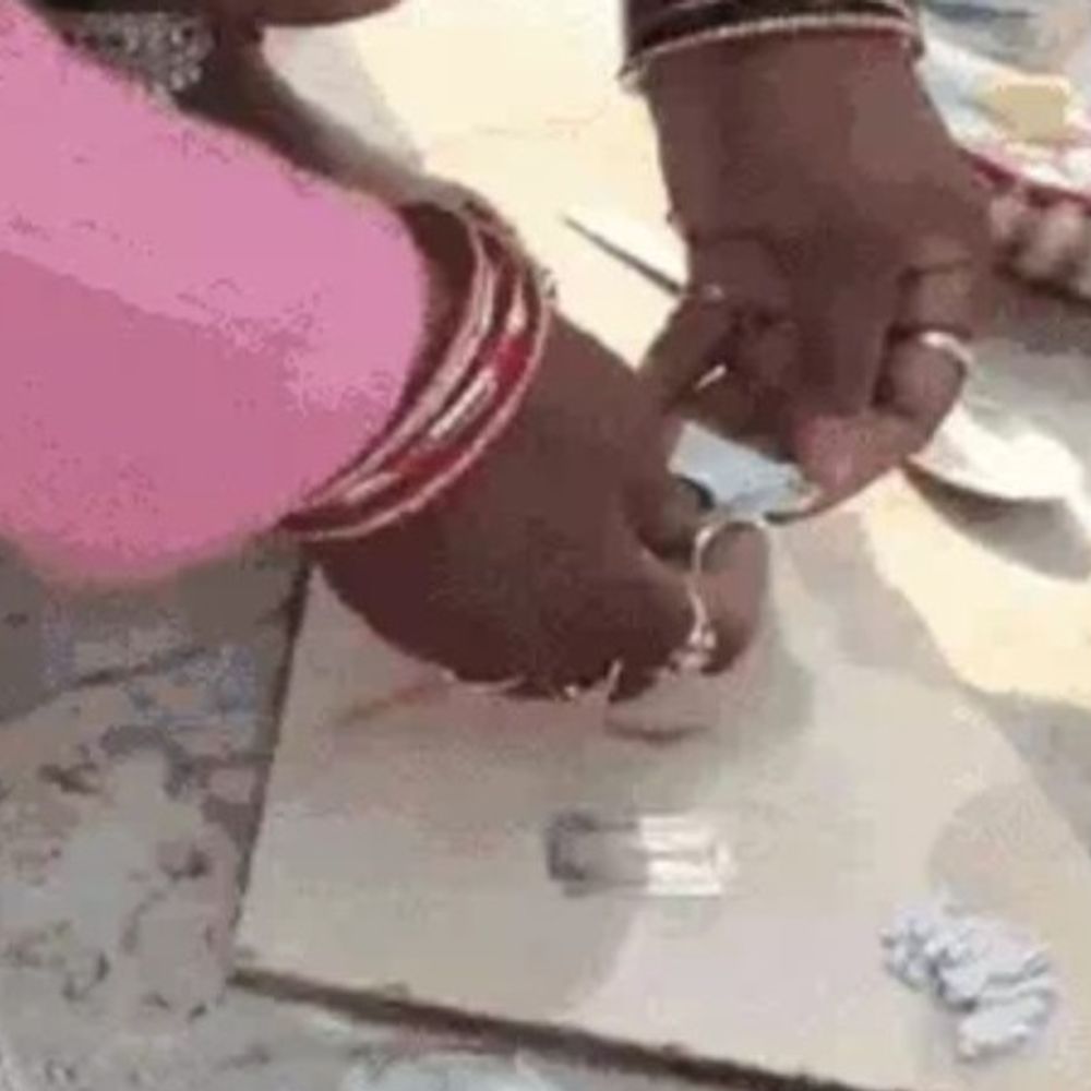 नशे के अवैध कारोबार में शामिल दो महिला धंधेबाज गिरफ्तार:अररिया से डिलीवरी देने पूर्णिया आई थी, 100 ग्राम स्मैक के साथ पुलिस ने दबोचा