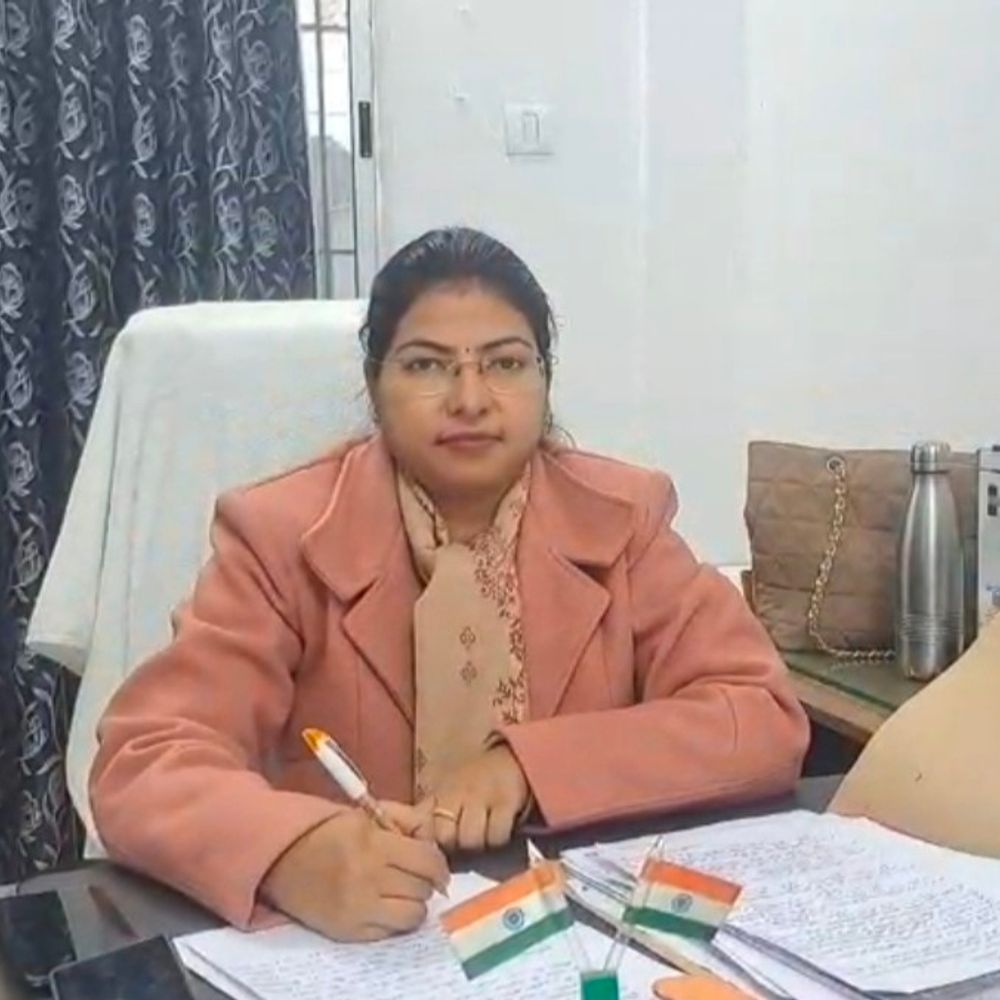 500 बकायेदारों को CO ने दिया चेतावनी कार्ड:शेखपुरा में 7 दिन में लगान जमा नहीं करने पर होगा सर्टिफिकेट केस