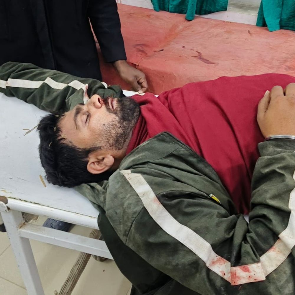 उकसी गांव के पास अज्ञात वाहन की टक्कर:बाइक सवार युवक गंभीर घायल, शेखपुरा की ओर जाते समय हादसा