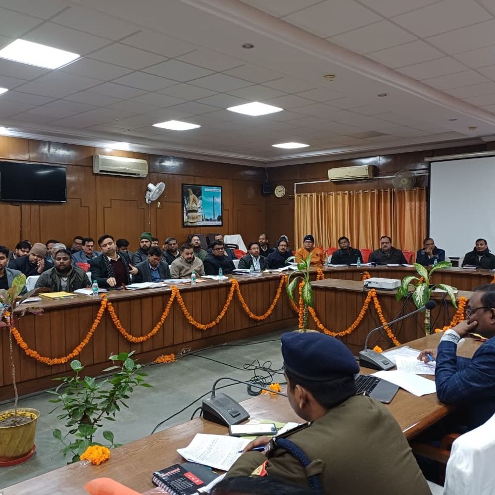 नवंबर में 44 सड़क दुर्घटनाएं, 27 लोगों की मौत:फर्रुखाबाद में सांसद ने नेशनल हाईवे दुरुस्त करने और रिफ्लेक्टिव टेप लगाने को कहा