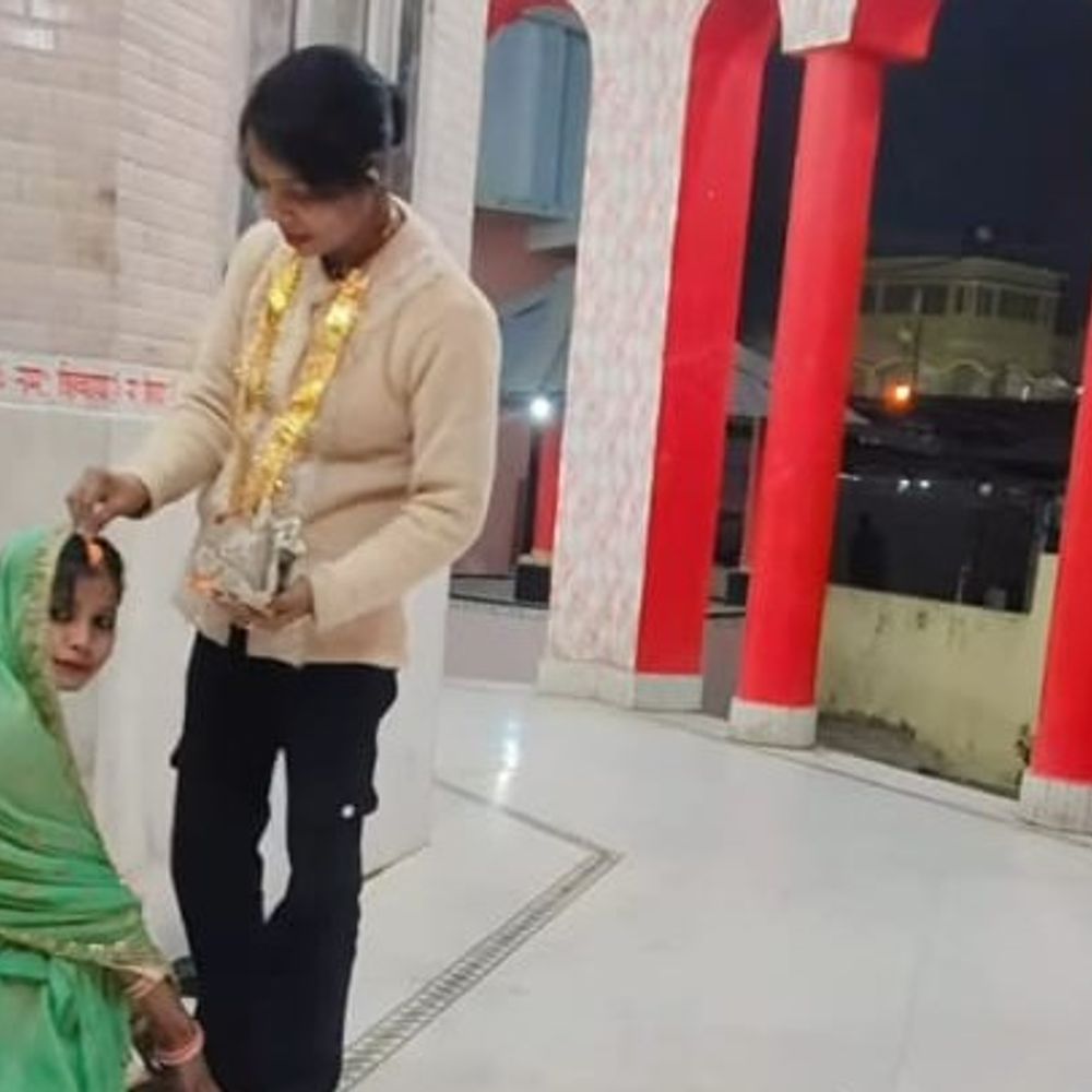 आपसी सहमति से दो युवतियों ने मंदिर में की शादी:सुपौल में समलैंगिक विवाह, इंस्टाग्राम पर प्यार परवान चढा; गैस चूल्हे पर लिए सात फेरे