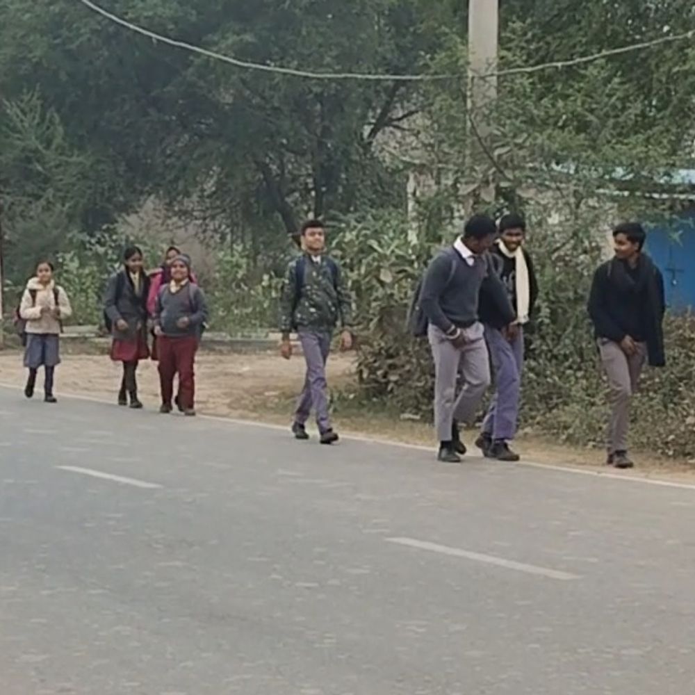 बक्सर में ठंड को लेकर 25 दिसंबर तक स्कूल बंद:कक्षा 1 से 8 तक के लिए प्रशासन का आदेश जारी, स्वास्थ्य पर विशेष ध्यान देने की सलाह