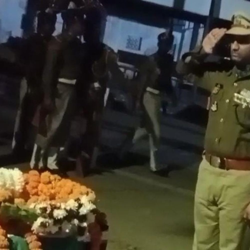 धमतरी में CISF जवान का निधन:राजकीय सम्मान के साथ हुआ अंतिम संस्कार; गॉर्ड ऑफ ऑनर दिया गया