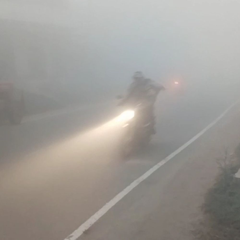 बक्सर में शीतलहर का प्रकोप, जिला प्रशासन अलर्ट:नगर क्षेत्र में 15 स्थानों पर अलाव की व्यवस्था, हार्ट पेशेंट को डॉक्टर से मिलने की सलाह