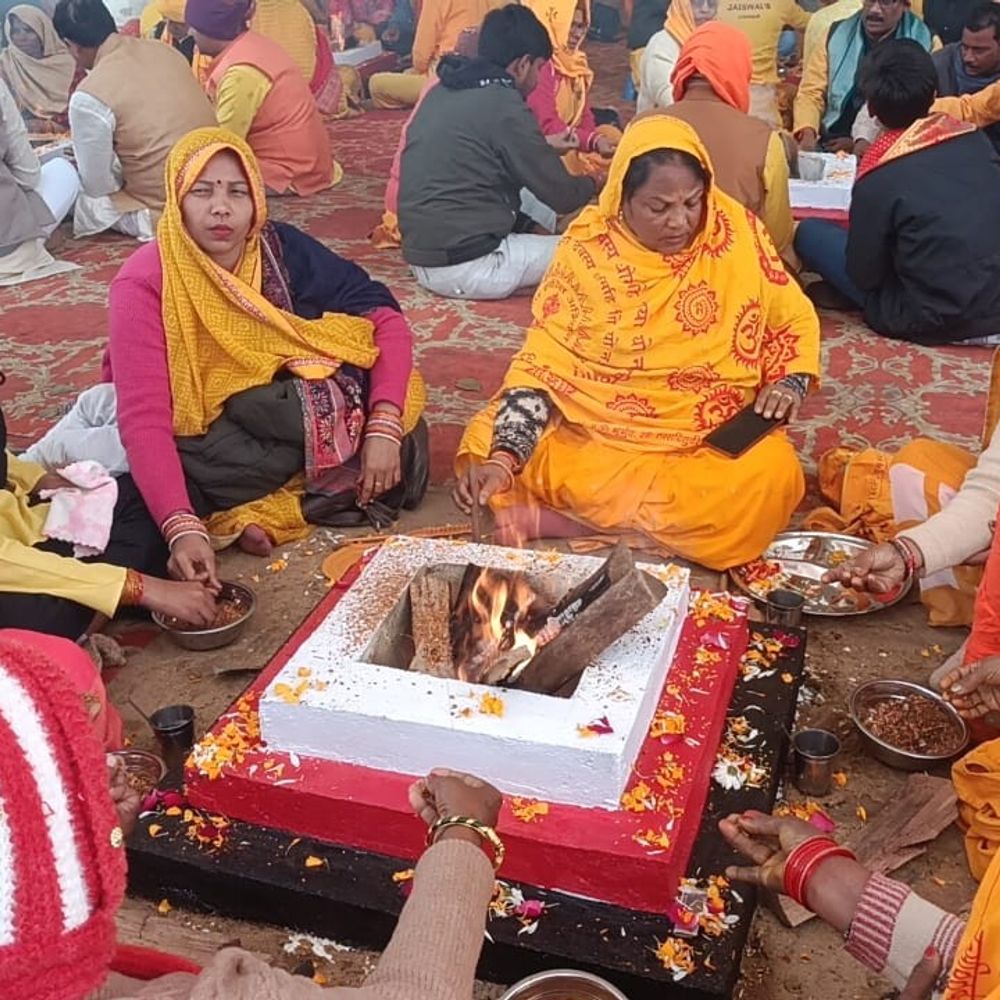 चित्रकूट में 151 कुंडीय गायत्री महायज्ञ शुरू:हजारों लोग दे रहे हवन आहुति, धर्म नगरी गुंजमान