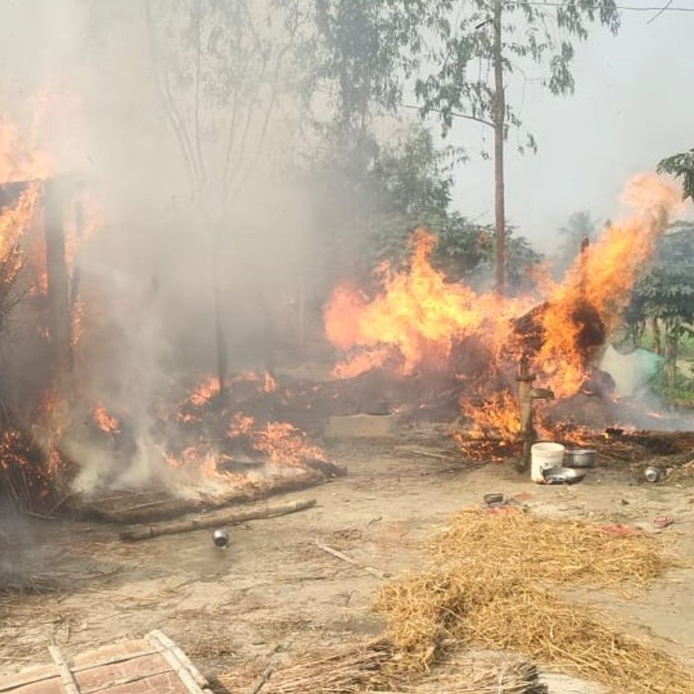 मुजफ्फरपुर में शॉर्ट सर्किट से 8 घर जलकर राख:6 लाख रुपए की संपत्ति के नुकसान की आशंका, 1 घंटे की मशक्कत के बाद पाया काबू