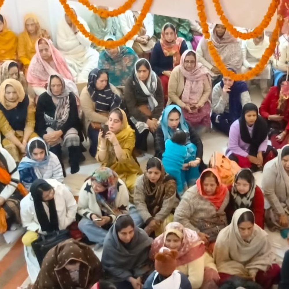 गुरु गोबिंद सिंह प्रकाश पर्व मनाया गया:लखनऊ के गुरुद्वारा सचखंड साहिब में गुरमत समागम