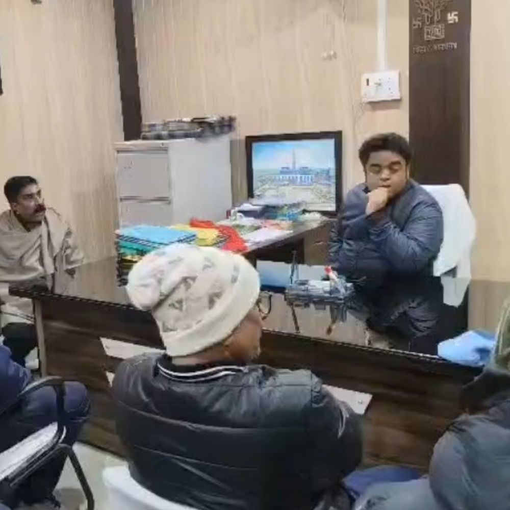 बक्सर में प्रतिबंधित नशा- दवाओं पर एसडीएम सख्त:कहा- प्रतिबंधित दवाओं का सेवन से नई पीढ़ी हो रही बर्बाद, छापेमारी कर होगी कार्रवाई