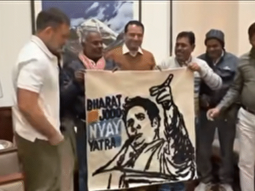 राहुल बोले-अमेरिका के टैरिफ का उद्योगों पर बुरा असर पड़ा:सरकार ठोस कदम नहीं उठा रही, भदोही के कालीन बुनकरों संग बातचीत का वीडियो शेयर किया