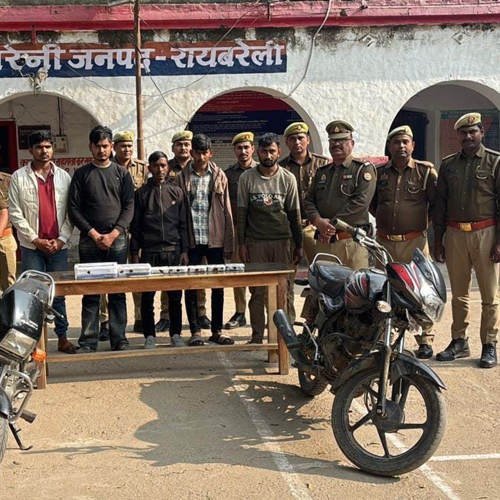 रायबरेली में डॉक्टर से लूट मामले में 5 आरोपी गिरफ्तार:पुलिस ने लूटी चेन, नकदी और हथियार बरामद किए