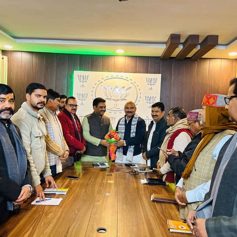 हरदोई भाजपा कार्यालय में पदाधिकारियों की बैठक:मंत्री असीम अरुण बोले- संगठन की मजबूती कार्यकर्ताओं की सक्रियता व अनुशासन पर निर्भर