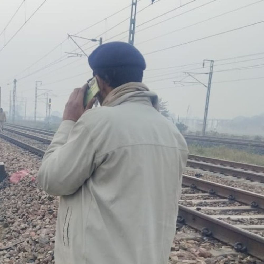 ट्रेन से कटकर व्यक्ति की मौत:कानपुर ट्रेन से कटकर मौत, पुलिस जांच में जुटी