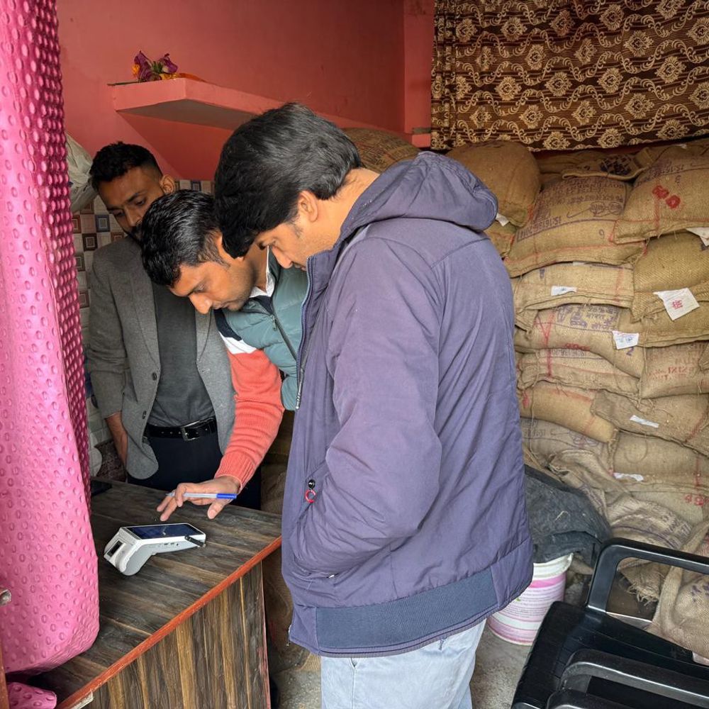 कासगंज राशन वितरण मे घटतौली साबित:एसडीएम के सख्त रुख पर दुकान अटैच, डीलर पर FIR की तैयारी