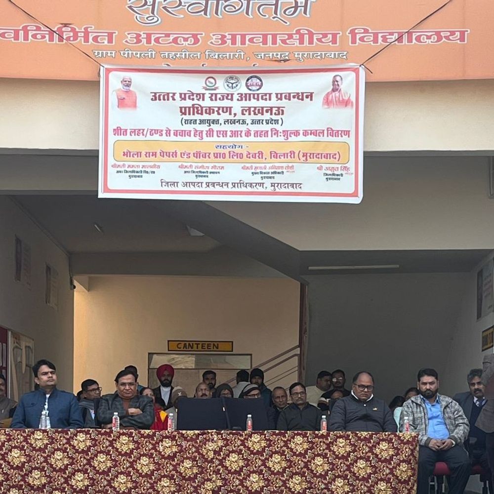 अटल आवासीय विद्यालय मुरादाबाद में कंबल बांटे गए:शीतलहर से बचाव के लिए विद्यार्थियों को मिला सहयोग