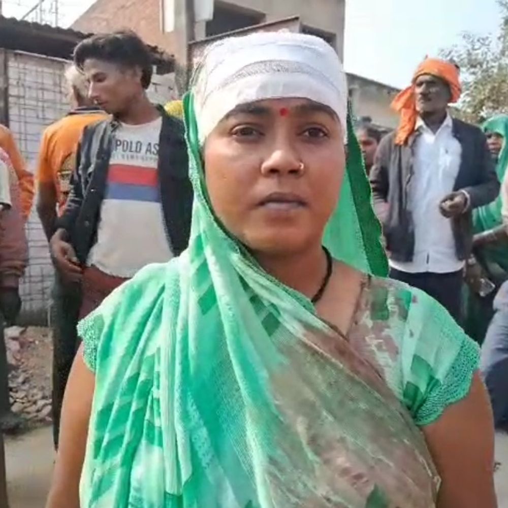 खागा में प्रेम-प्रसंग में युवक को बंधक बनाकर पीटा:बचाने आए परिजनों को भी मारा, हालत गंभीर; अस्पताल में भर्ती कराया