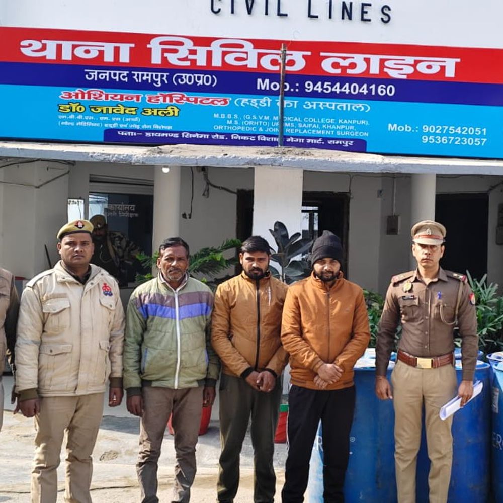 रामपुर में 1400 लीटर केमिकल के साथ 3 आरोपी गिरफ्तार:भेजा जेल, मेंथा फैक्ट्री से चोरी केमिकल ऑयल बरामद