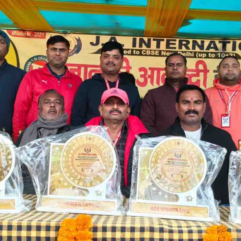 मुन्ना इलेवन अरवल ने पूर्वी चंपारण को हराया:जानकी-आनंदी टी-20 टूर्नामेंट के सेमीफाइनल में बनाई जगह