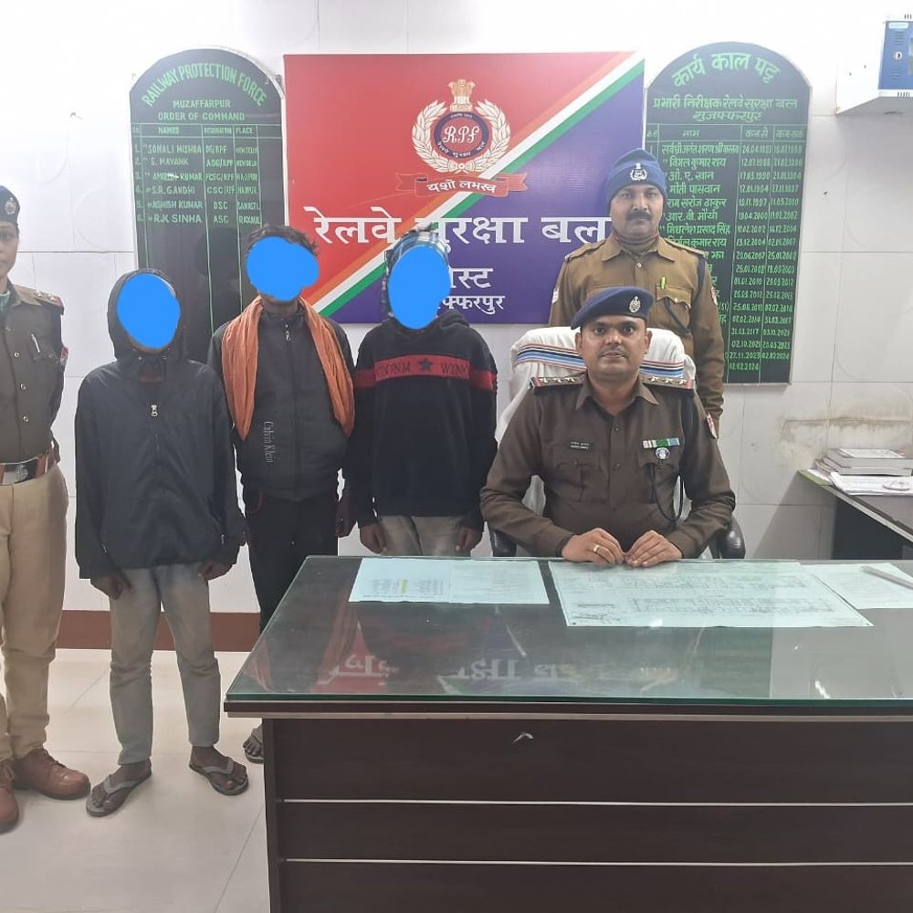 वंदे भारत पर पथराव मामले में 3 नाबालिग पकड़े:मुजफ्फरपुर में कपड़पुरा स्टेशन के पास फेंके थे पत्थर, बोले- खेल-खेल में निशाना लगा रहे थे