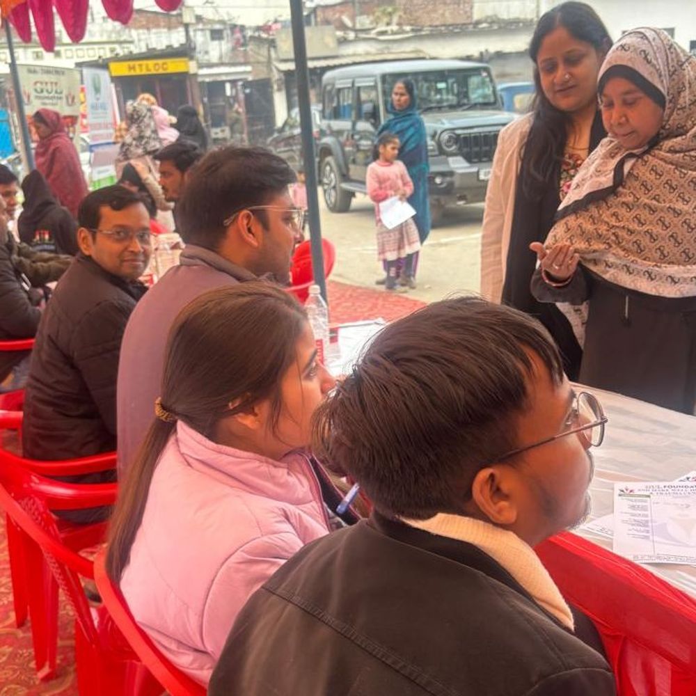 उजरियाव गांव में निशुल्क स्वास्थ्य शिविर:विशेषज्ञों ने मरीज को परामर्श दिया, जांच की; 250 लोग पहुंचे