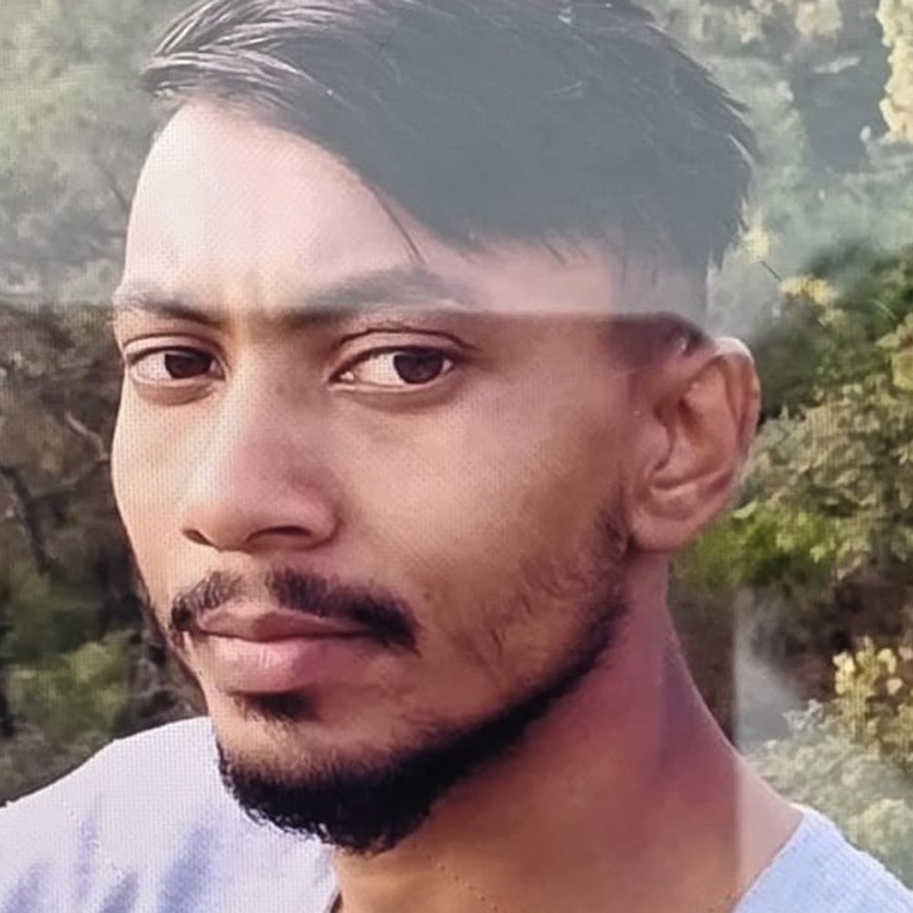 पिकअप ने युवक को कुचला, मौके पर मौत:थावे में मछली खरीदकर लौट रहा था युवक, तेज रफ्तार के चलते हुआ हादसा