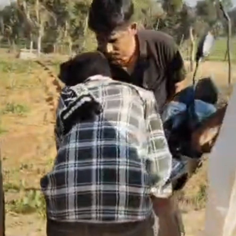 टीकमगढ़ में बकाया बिल पर स्कूटी जब्त:समाधान योजना में छूट के बाद भी उपभोक्ता ने नहीं चुकाए 65 हजार