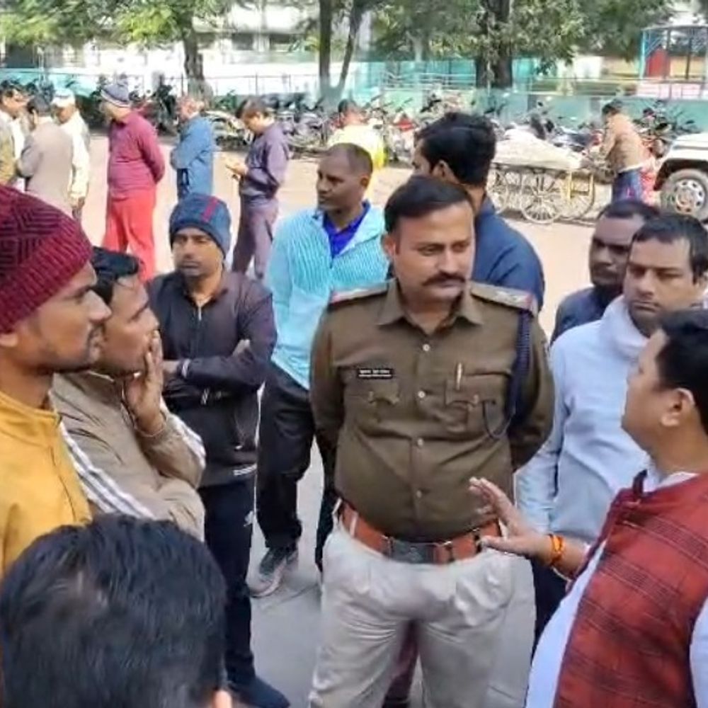 एनसीएल अस्पताल जयंत में मरीज की मौत पर हंगामा:लोग बोले- डॉक्टर ने आधे घंटे तक इलाज शुरू नहीं किया, अचानक बिगड़ी थी तबीयत