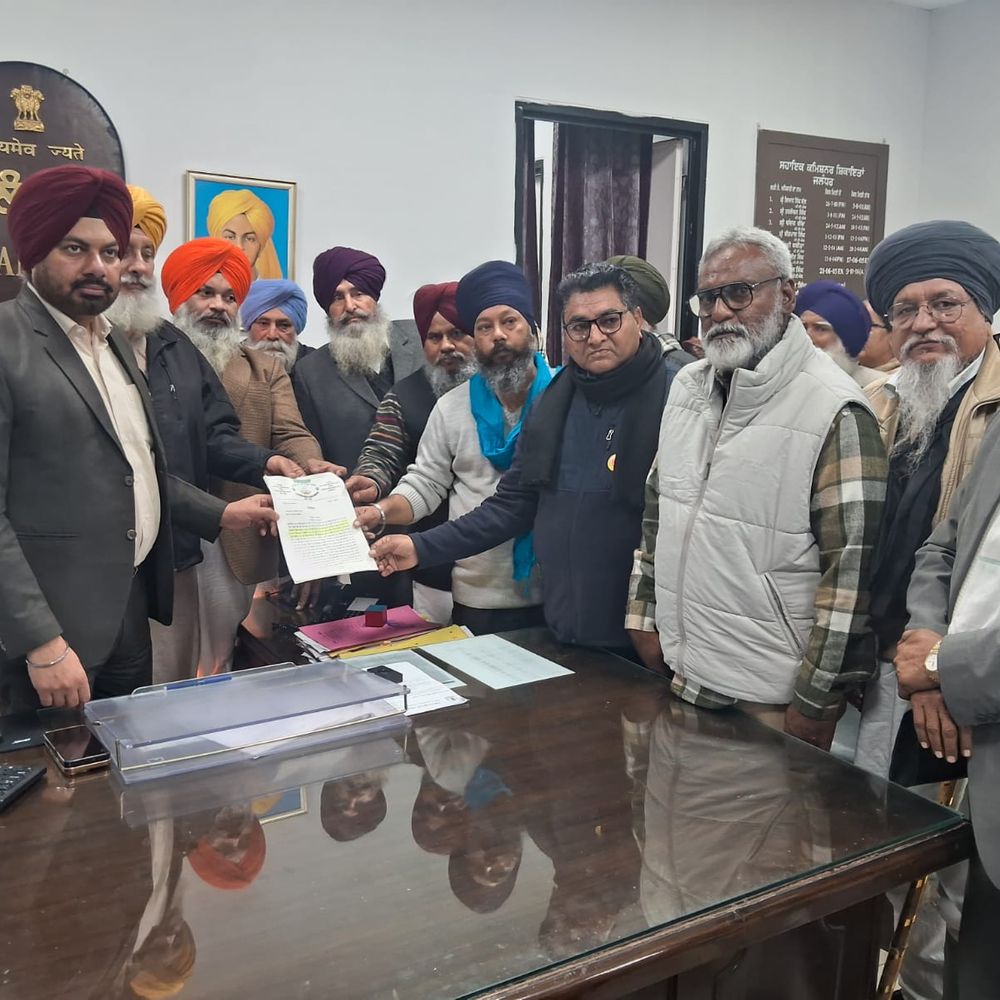 लतीफपुरा पुनर्वास मोर्चा सीएम के फील्ड ऑफिसर से मिला, कहा- फिर यहीं बसाएं