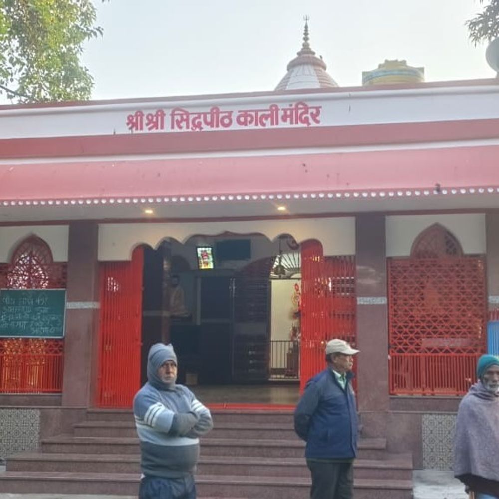 किशनगंज में काली मंदिर से आभूषण और DVR चोरी:ठाकुरगंज में अज्ञात चोरों ने घटना को दिया अंजाम, जांच जारी
