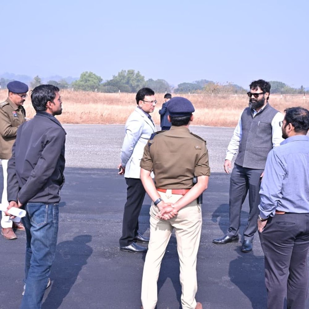 राष्ट्रपति मुर्मू का 30 दिसंबर को जशपुर आगमन प्रस्तावित:कलेक्टर-एसएसपी ने आगडीह हवाई अड्डे का निरीक्षण कर दिए निर्देश