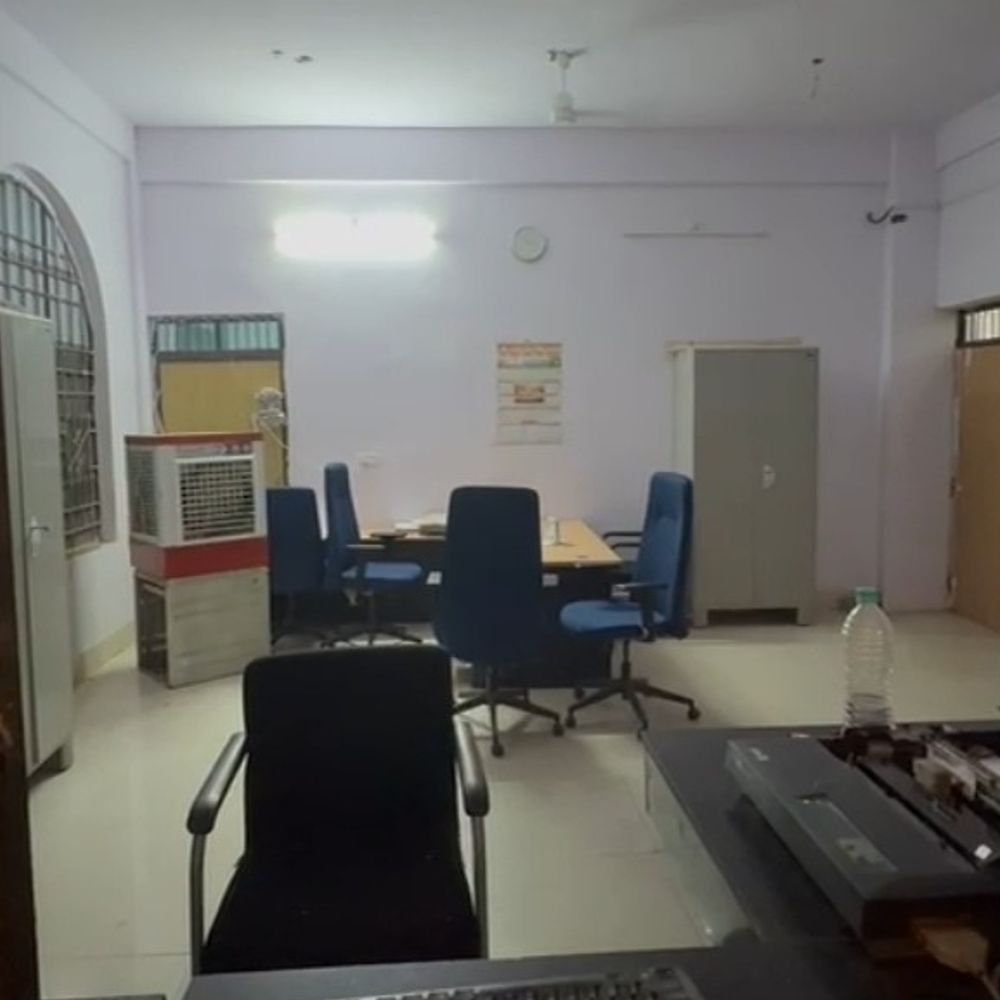 नवादा रेलवे स्टेशन पर टिकट काउंटर खाली, VIDEO:यात्री परेशान, DRM ने दिए जांच के आदेश