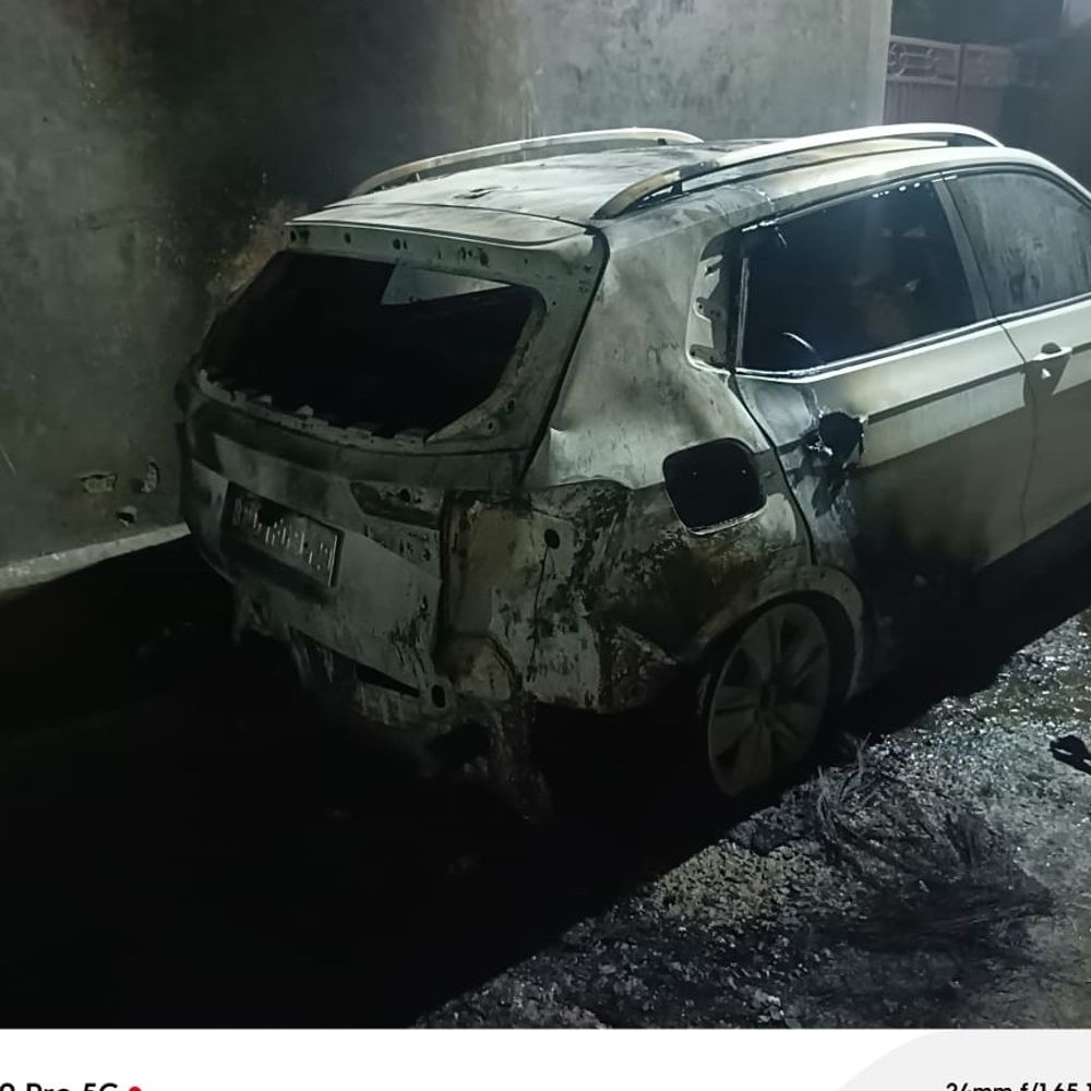 चौथम के रुपनी में खड़ी कार में लगी आग:शॉर्ट सर्किट के कारण धू-धूकर जली गाड़ी, मालिक का लाखों रुपए का नुकसान