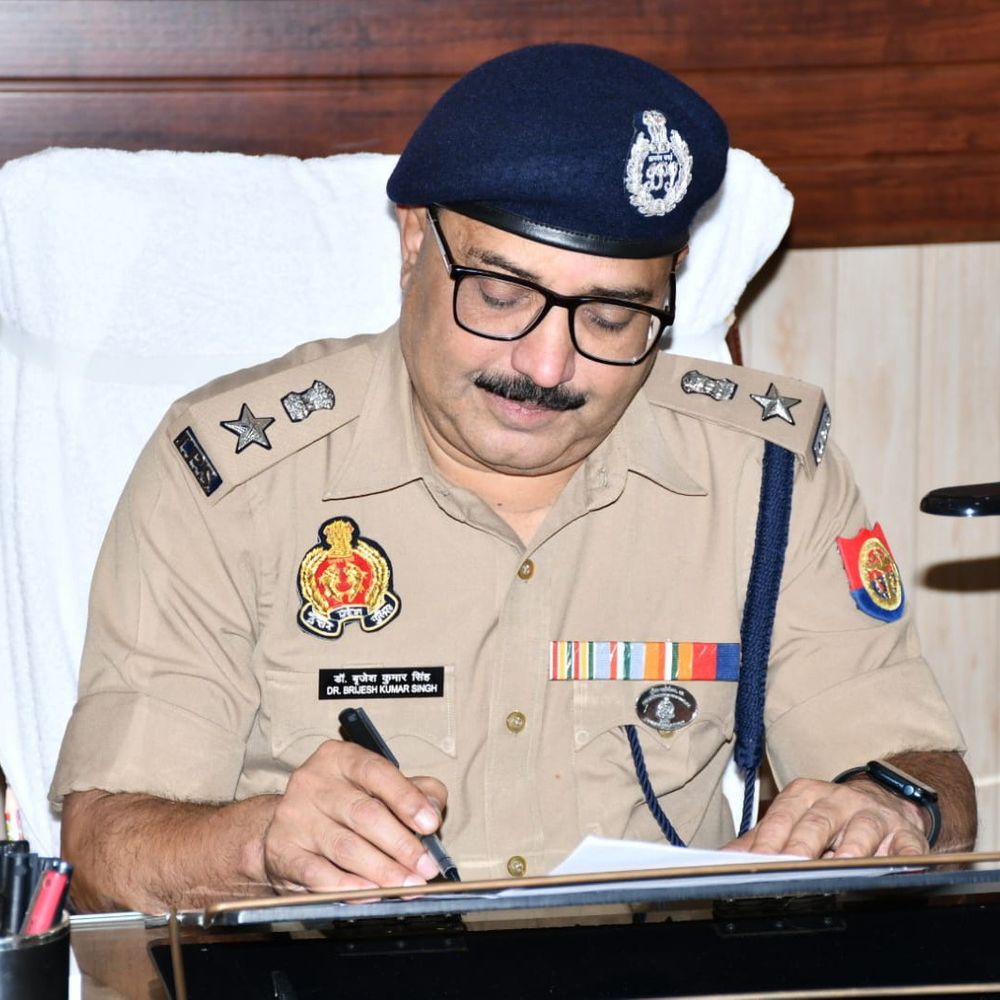 बदायूं में दरोगा निलंबित, एक लाइन हाजिर:अफसरों के निर्देश दरकिनार करने पर कार्रवाई