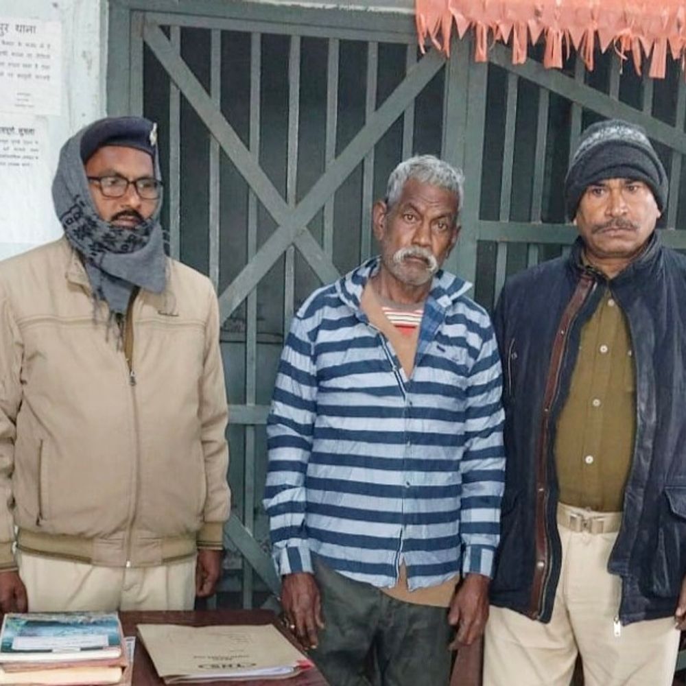 शेखपुरा में कुख्यात शराब तस्कर नशे में गिरफ्तार:6 मामलों में आरोपी, 2 दिन पहले घर से शराब बरामदगी के बाद भागा था