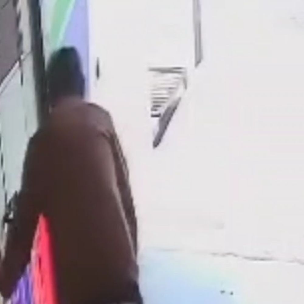 बेटी को स्कूल छोड़ने गए युवक की मौत, LIVE VIDEO:बुलंदशहर के स्कूल परिसर में बेहोश होकर गिरा, फिर नहीं उठा