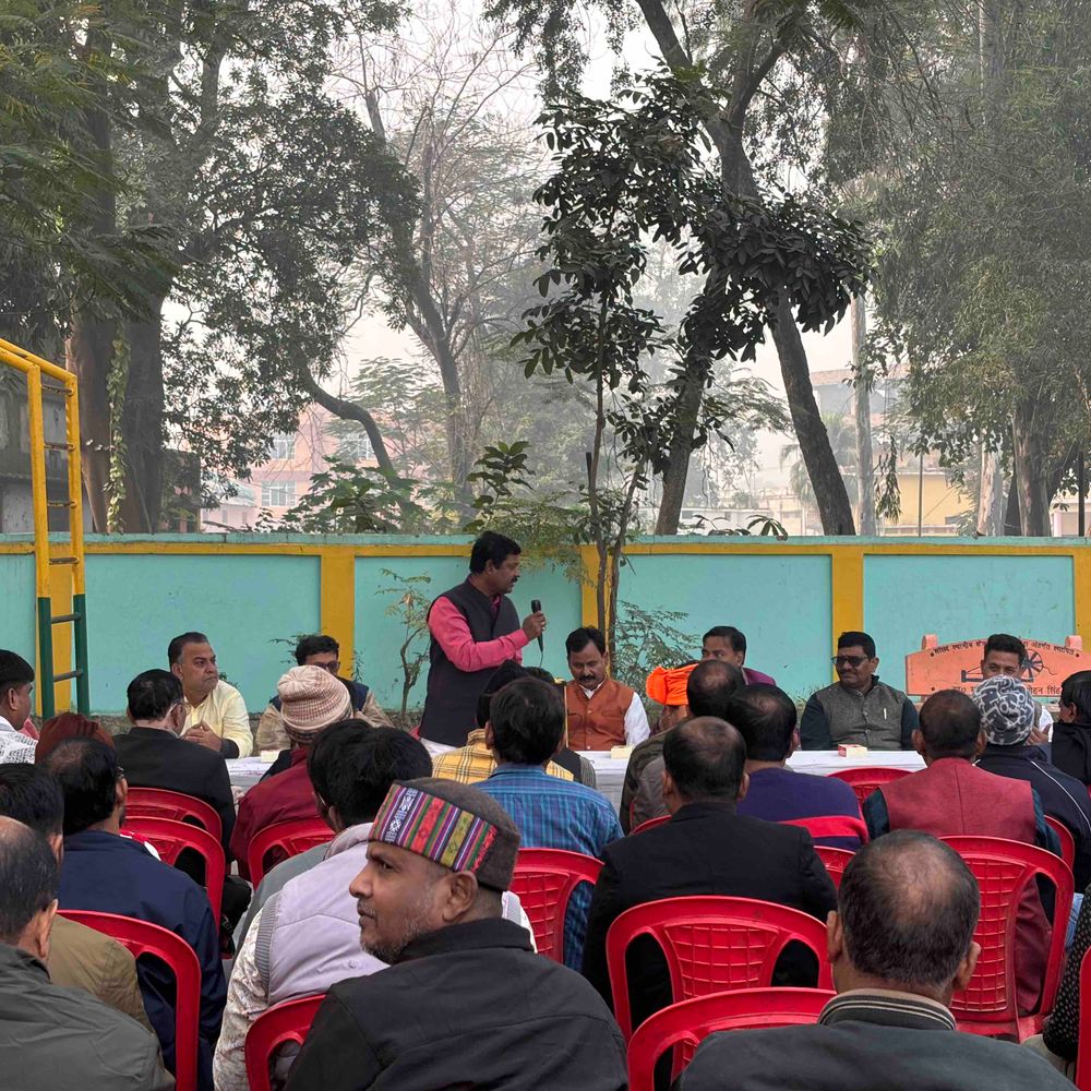 देश के पहले राष्ट्रपति डॉ. राजेंद्र प्रसाद की जयंती:मोतिहारी के राजेंद्र बाल उद्यान में हुआ कार्यक्रम, माला पहनाकर दी गई श्रद्धांजलि