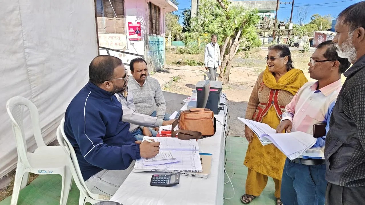 खाली खजाना भरने वार्डों में लगा रहे शिविर, दो दिन में ढाई लाख की वसूली