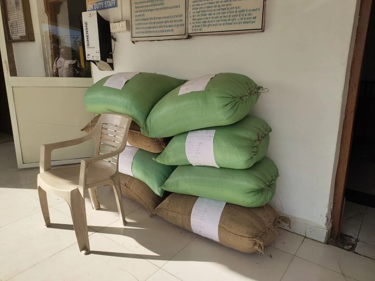 रेलवे माल गोदाम से अनाज व लोहे के पाट्र्स चोरी, पांच आरोपी गिरफ्तार