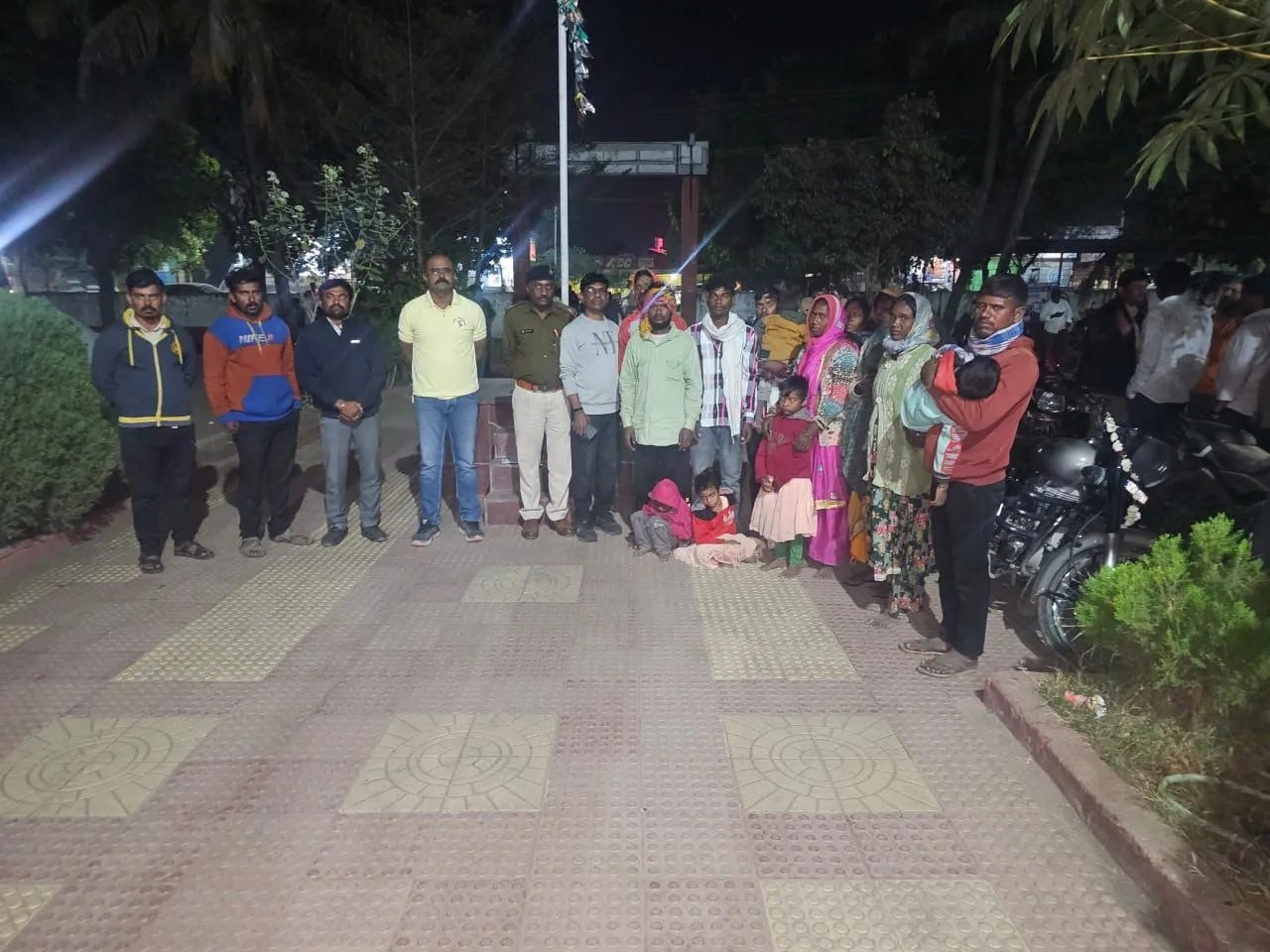 बीजादेही पुलिस ने कर्नाटक में फंसे 16 मजदूरों का रेस्क्यू