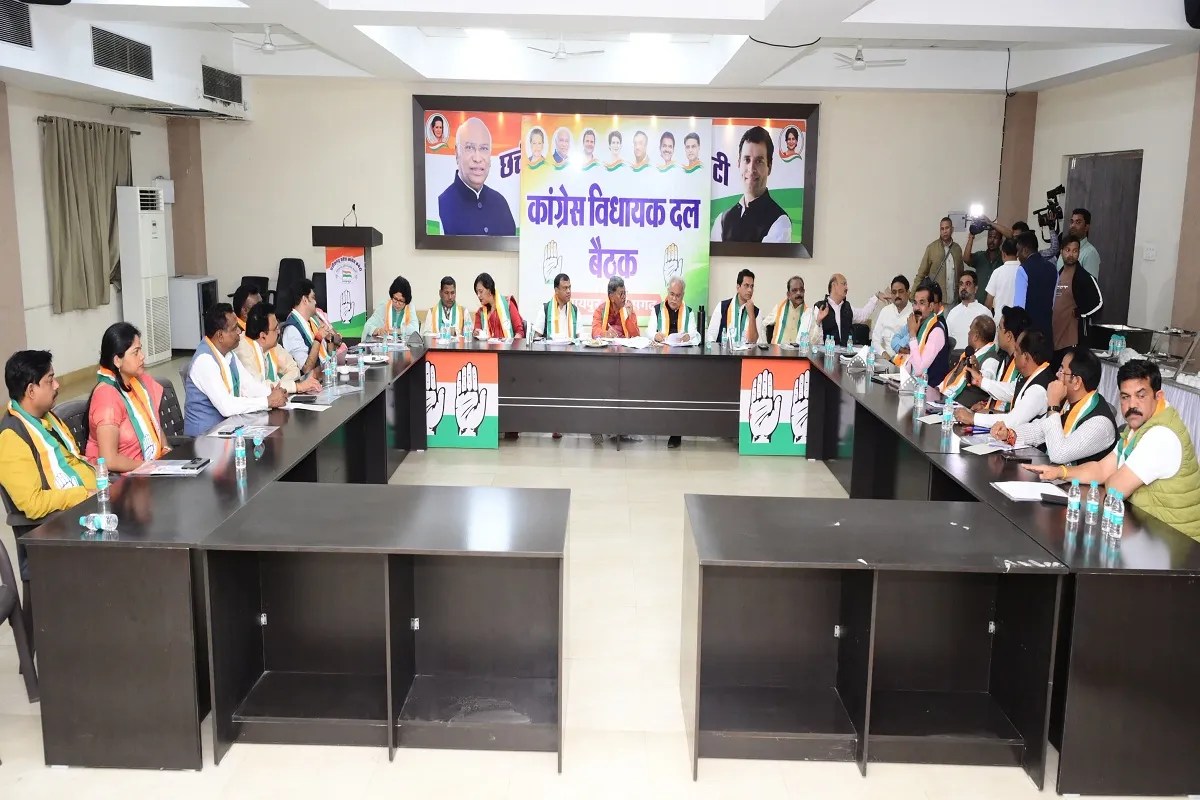 Raipur: कांग्रेस विधायक दल की बैठक में मुद्दों को मजबूती से उठाने पर चर्चा