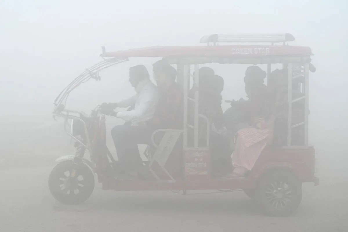 अभी कोहरा करेगा ‘तांडव’, कड़ाके की ठंड के साथ इन स्थानों पर हो सकती है बारिश