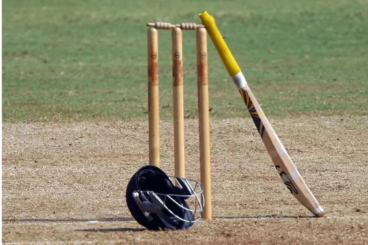 एशेज सीरीज के बीच इस दिग्गज के निधन से क्रिकेट जगत में दौड़ी शोक की लहर, रवि शास्त्री समेत कई क्रिकेटरों ने जताया दुख