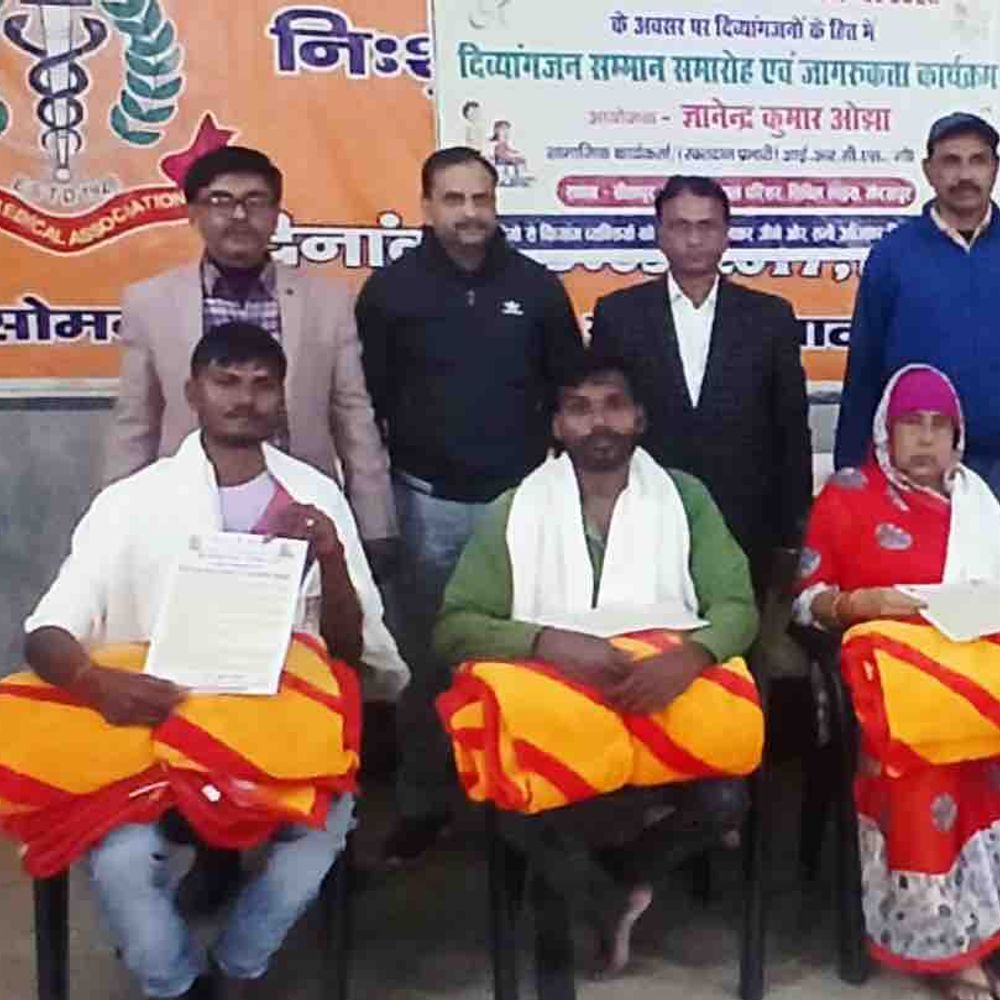 गोरखपुर में विश्व दिव्यांग दिवस पर हुआ विशेष कार्यक्रम:दिव्यांगों को कंबल- शाल देकर किया गया सम्मानित, अधिकारों के प्रति किया गया जागरूक