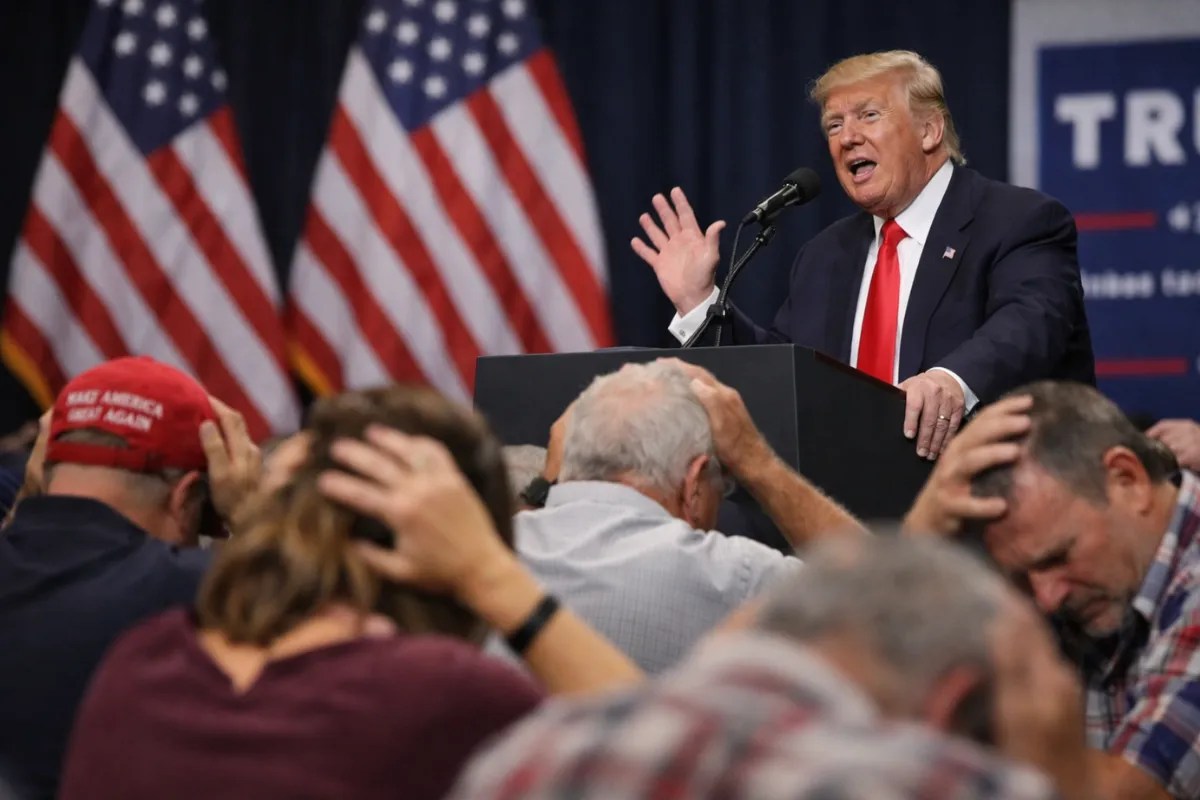 इकोनॉमी से बात अंडरगारमेंट तक पहुंची, Donald Trump की स्पीच सुन लोगों ने पकड़ लिया सिर