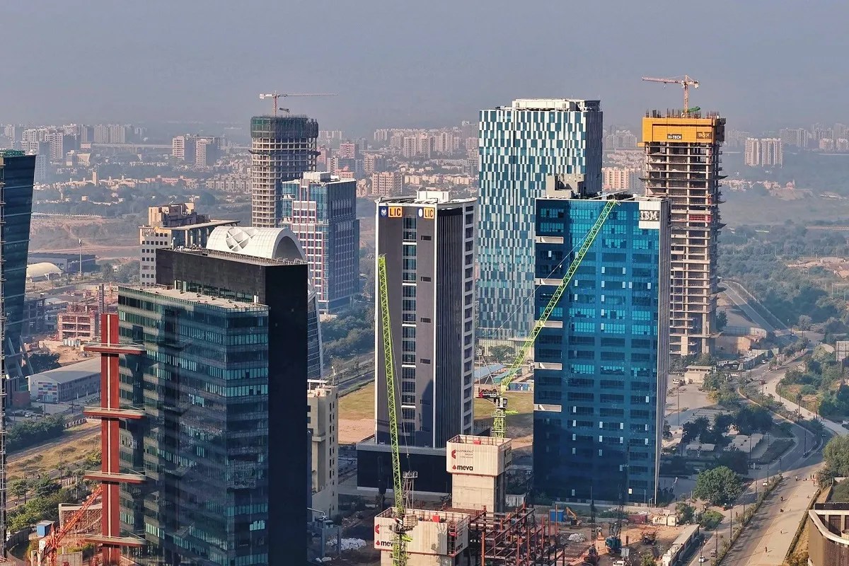 Gujarat: गिफ्ट सिटी में अब परमिट बिना शराब पी सकेंगे अन्य राज्य के लोग व विदेशी नागरिक