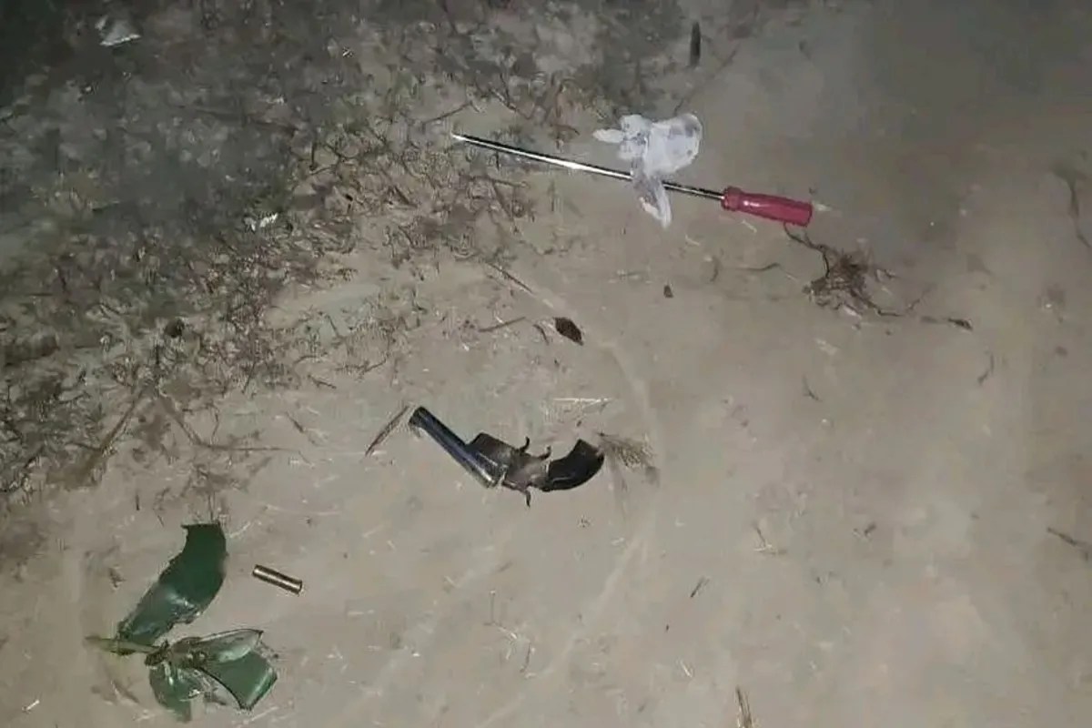 Crime: सवायजपुर में पुलिस मुठभेड़, शटर काटकर चोरी करने वाला गिरोह गिरफ्तार, पैर में मारी गोली