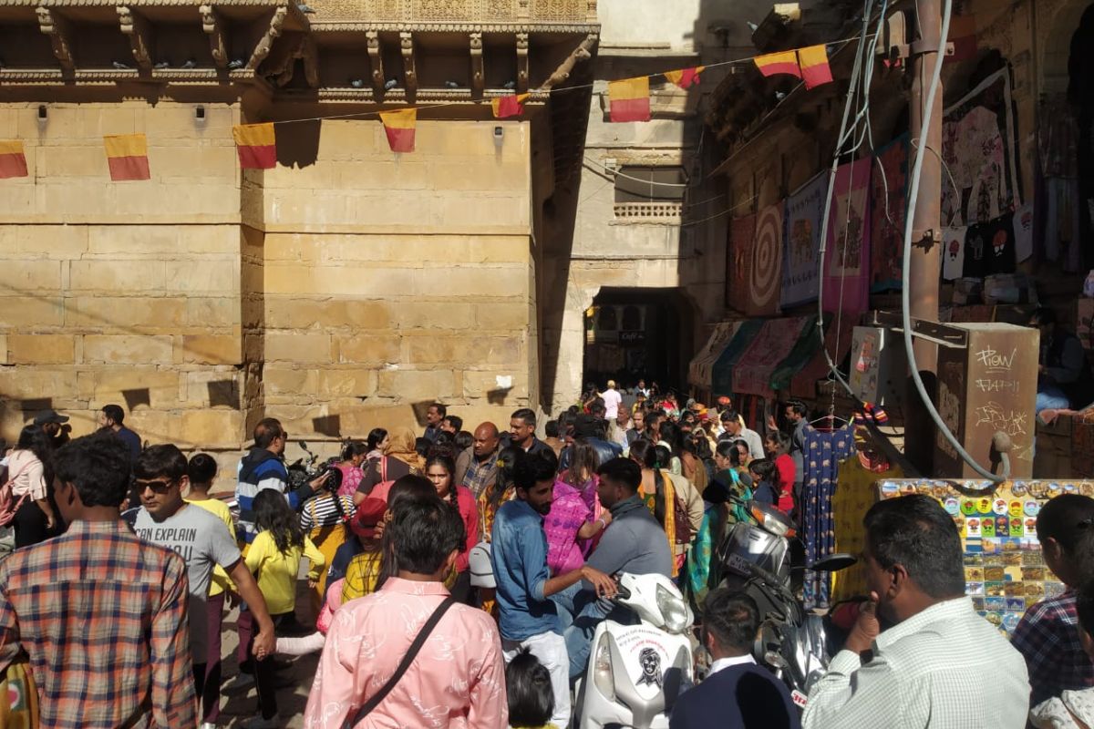 आपकी बात: पर्यटक सीजन में ट्रैफिक जाम से निपटने के लिए क्या विशेष प्रयास होने चाहिए?